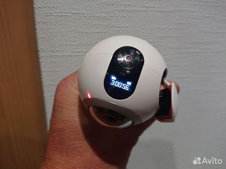 Панорамная экшн-камера Samsung Gear 360
