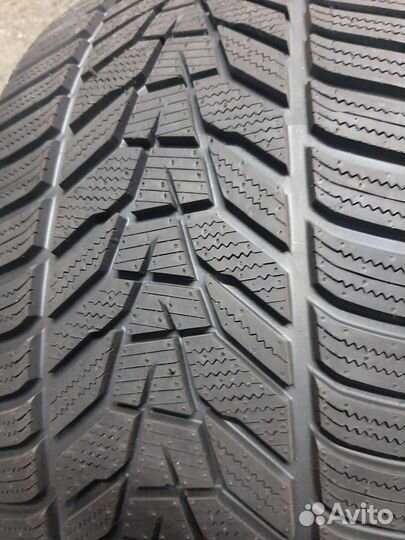 Hankook Winter I'Cept Evo 3 W330 275/35 R21 103W