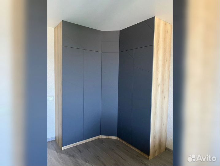 Угловой шкаф с зеркалом