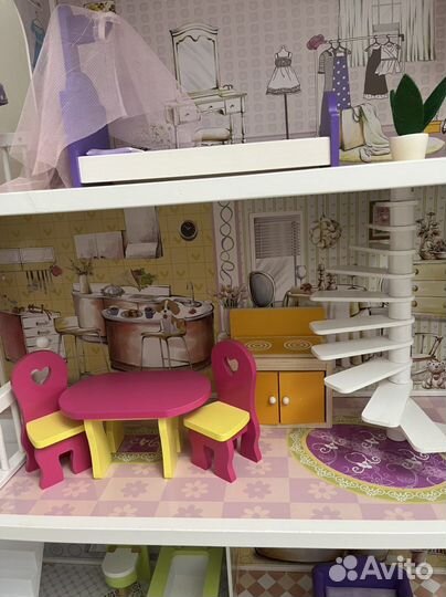Домик кукольный с мебелью