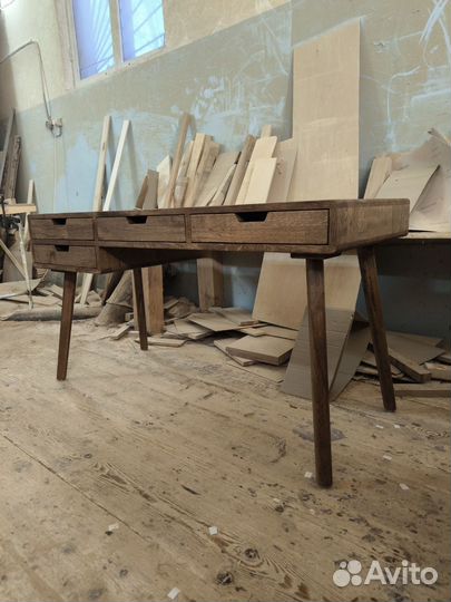 Письменный стол