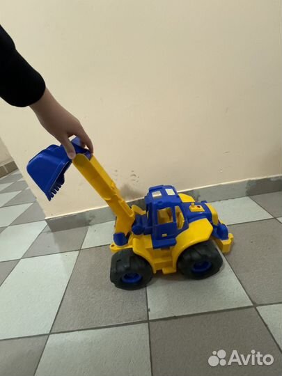 Трактор игрушки