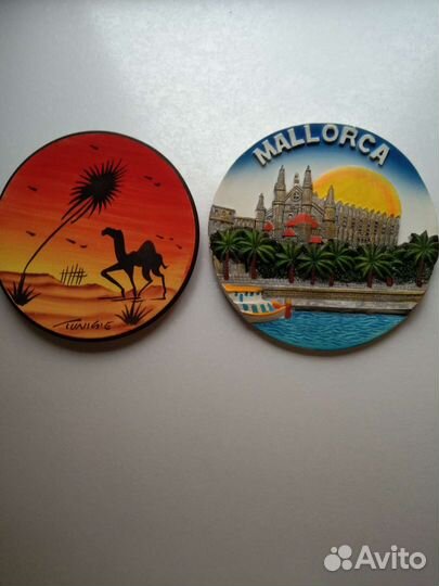 Сувенирные тарелки разных стран и магниты