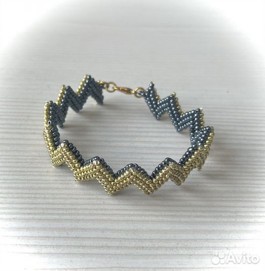 Браслет из бисера