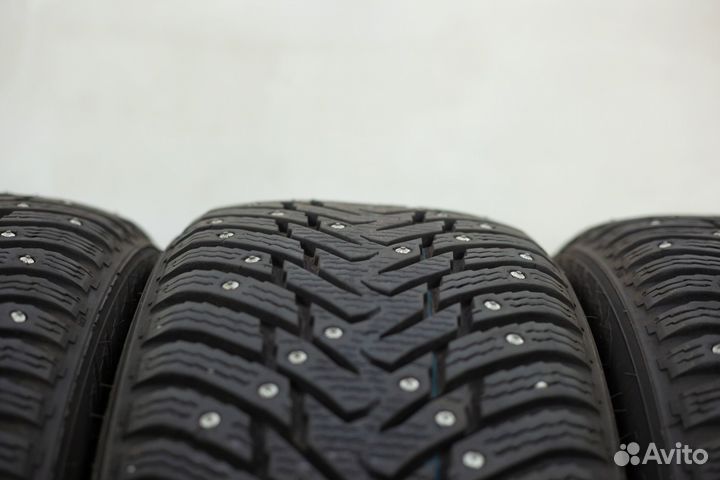 Nokian Tyres Hakkapeliitta 8 215/50 R17 95T