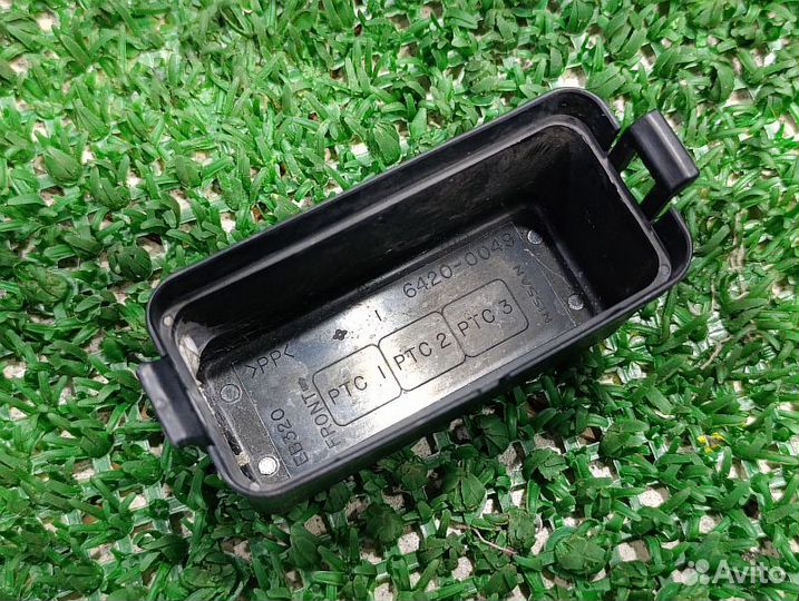 Крышка блока реле Nissan Pathfinder