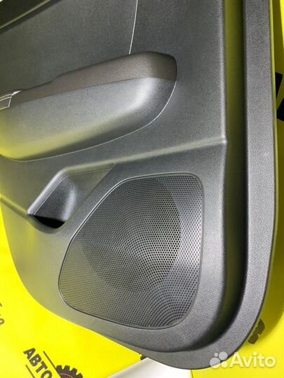 Обшивка боковой двери задняя левая Kia Sportage QL