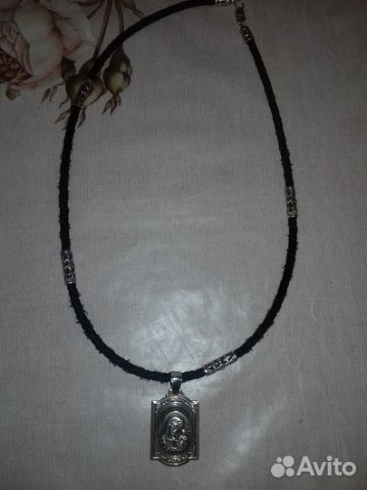 Серебряная иконка с гайтаном