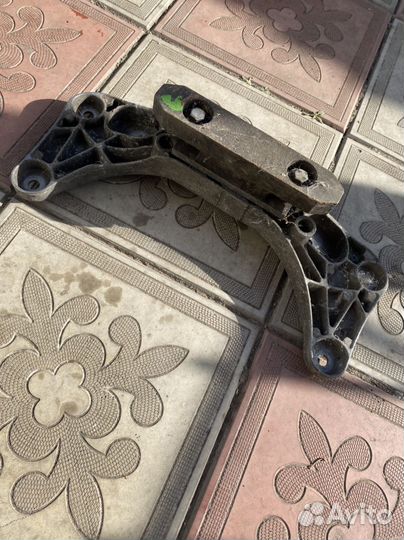 Кронштейн кпп bmw е 39