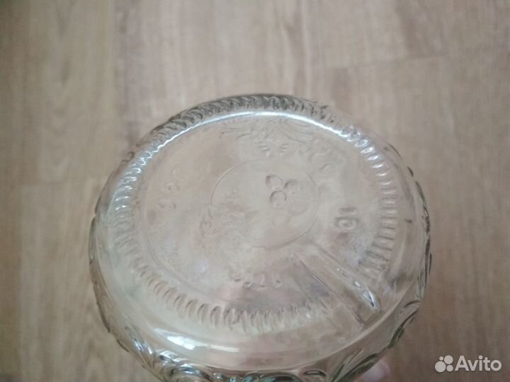 Стеклянный графин с пробкой