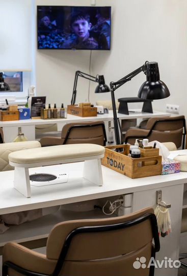 Мастер маникюра в салон красоты