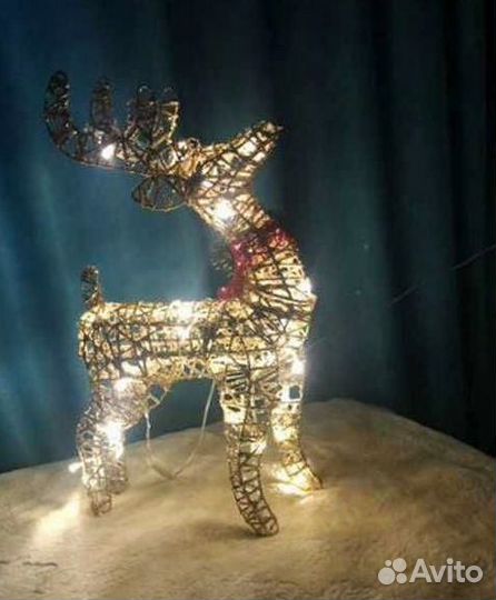 Олень новогодний