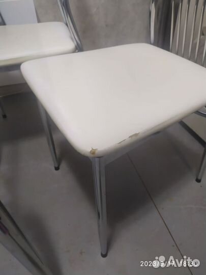 Кухонный стол и стулья