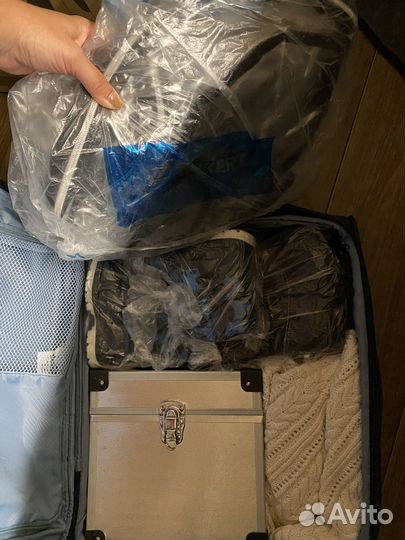 Обувь, вещи, чемодан