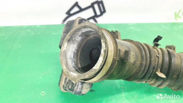 Патрубок воздушного фильтра Toyota Carina E седан