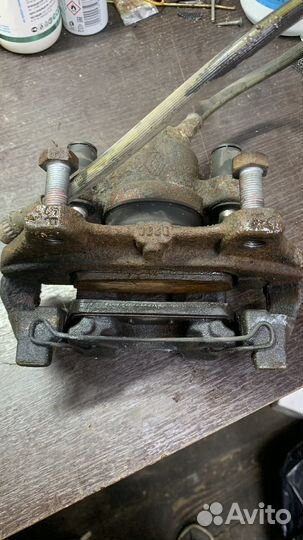 Суппорт тормозной передний левый renault Logan2