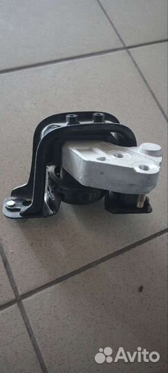 Подушка двигателя