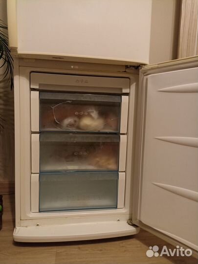 Продаю холодильник
