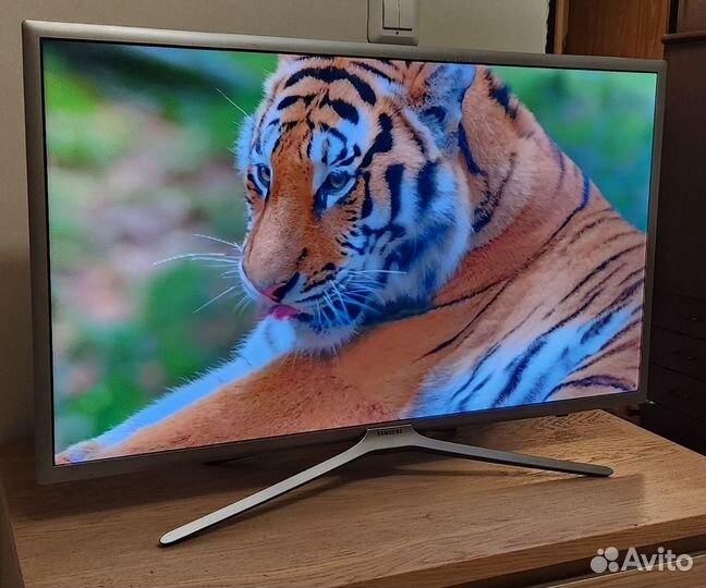 Телевизор Samsung 32 дюйма,smart TV, Wi-Fi