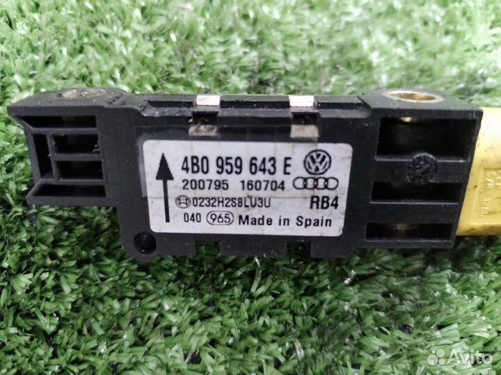 Датчик удара Audi A8 D2 2001