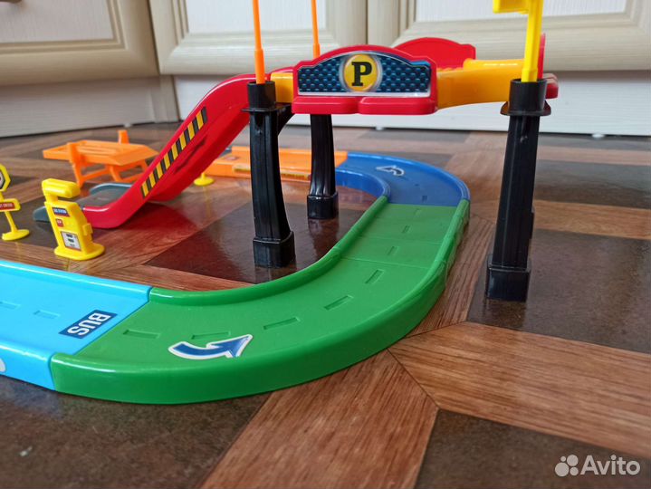 Игрушка автомобильный трек
