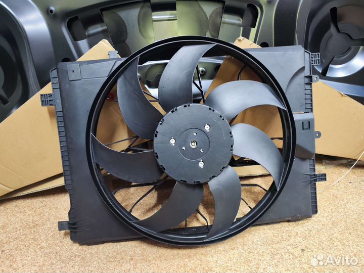 Вентилятор охлаждения Мерседес 204 212 207