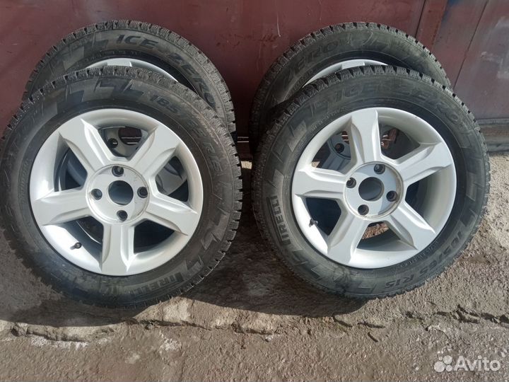 R15 Pirelli Ice Zero 185/65, PCD 4x114.3 DIA 65