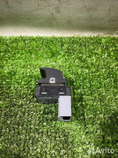 Кнопка стеклоподъемника Volkswagen Passat B6 BZB