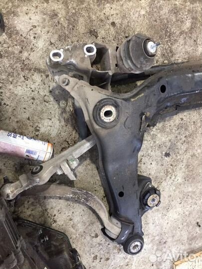 Подрамник передний Vw Passat B5