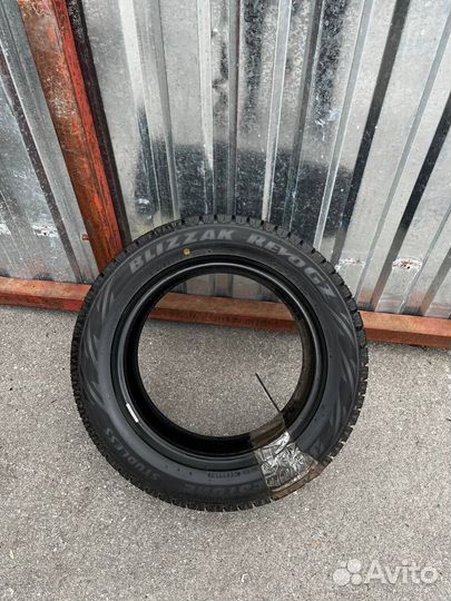 Bridgestone Blizzak Revo GZ 215/55 R16 93S