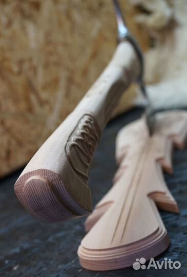 Топор Шершень