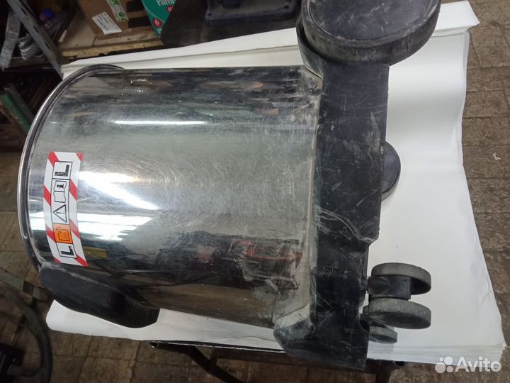 Контейнер в сборе на пылесос макита vc3011 L бу