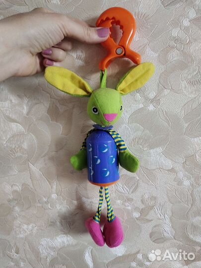 Игрушка подвеска колокольчик Зайчик Tiny Love