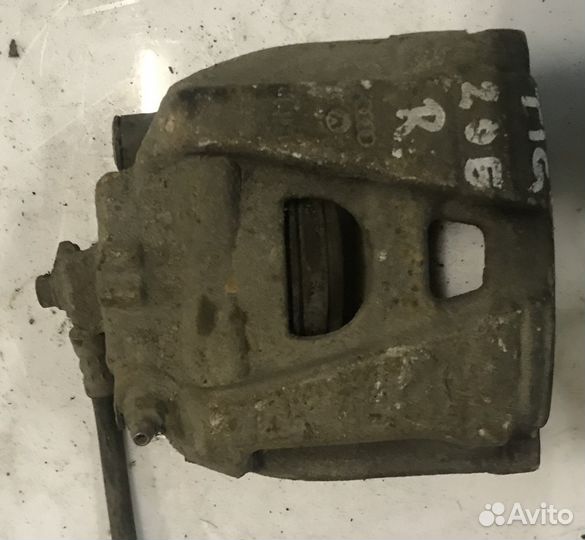 Суппорт передний VW Tiguan Passat B7 2013г