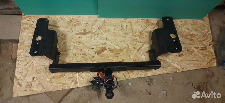 Фаркоп на toyota corolla 150, обшивка багажника