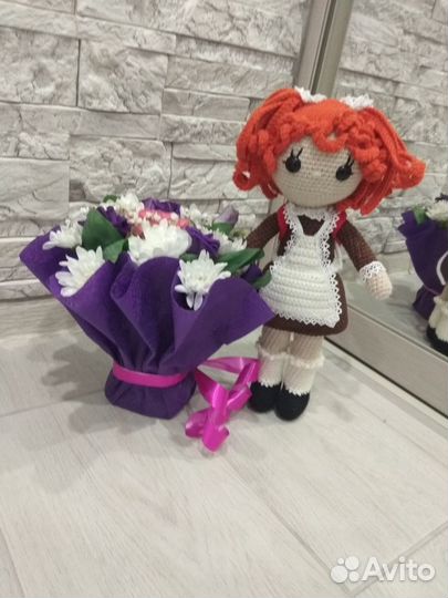 Вязаная игрушка. Кукла школьница- первоклашка