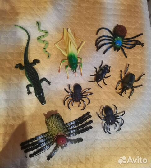 Набор детских игрушек - насекомые +крокодил