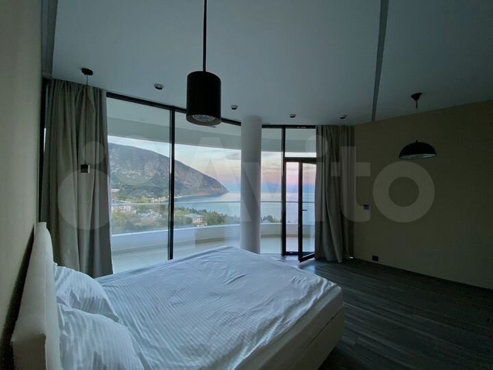 3-к. квартира, 130 м², 1/6 эт.