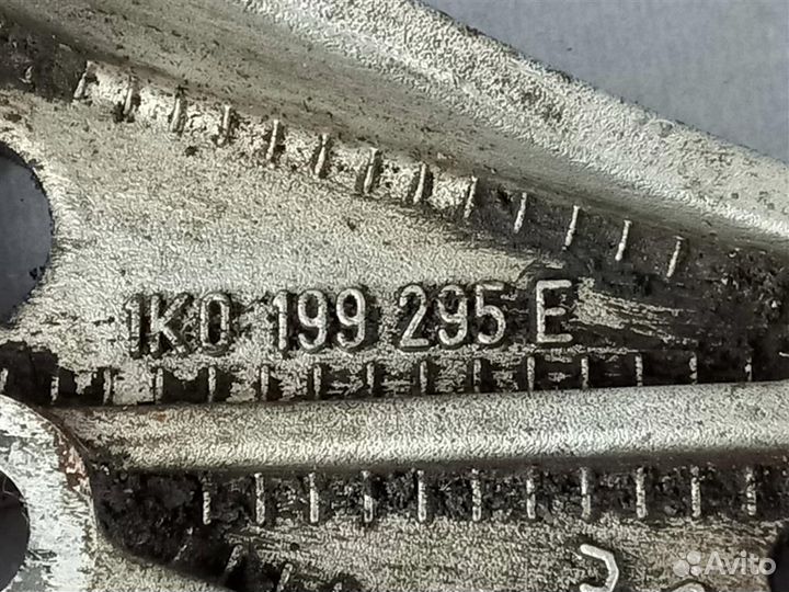 Консоль VW Golf 5 (2004-2009г.в.)