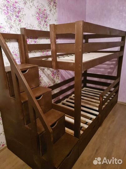 Детская двухъярусная кровать