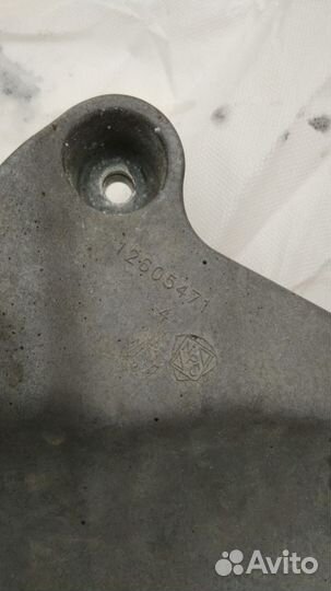 Кронштейн кондиционера 12605471 Opel insignia