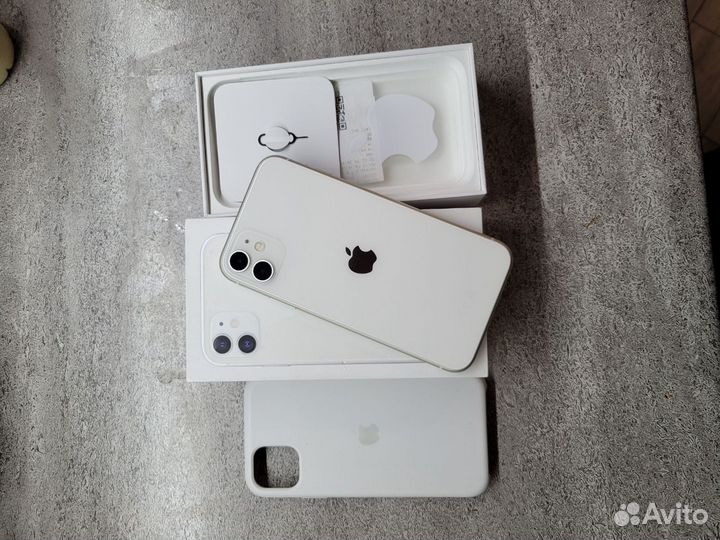 iPhone 11, 64 ГБ
