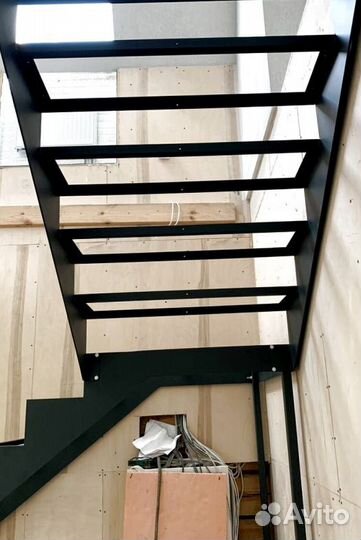 Лестница в дом или квартиру