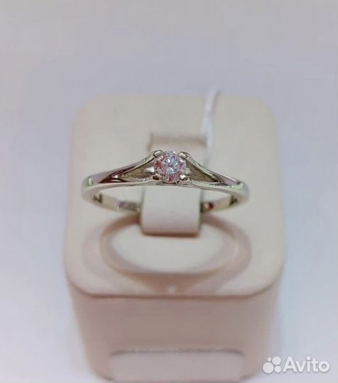 Золотое кольцо с бриллиантом 0,145 ct
