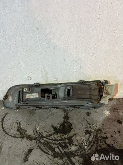 Рамка фонаря Mitsubishi Outlander 2012