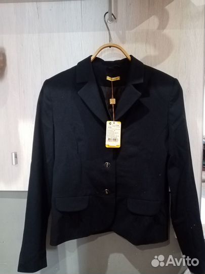 Школьный костюм и школьный пиджак на девочку