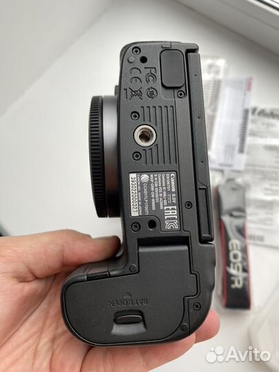 Беззеркальный фотоаппарат Canon EOS R