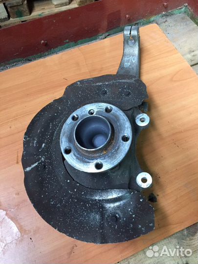 Поворотный кулак со ступицей левый Bmw f10