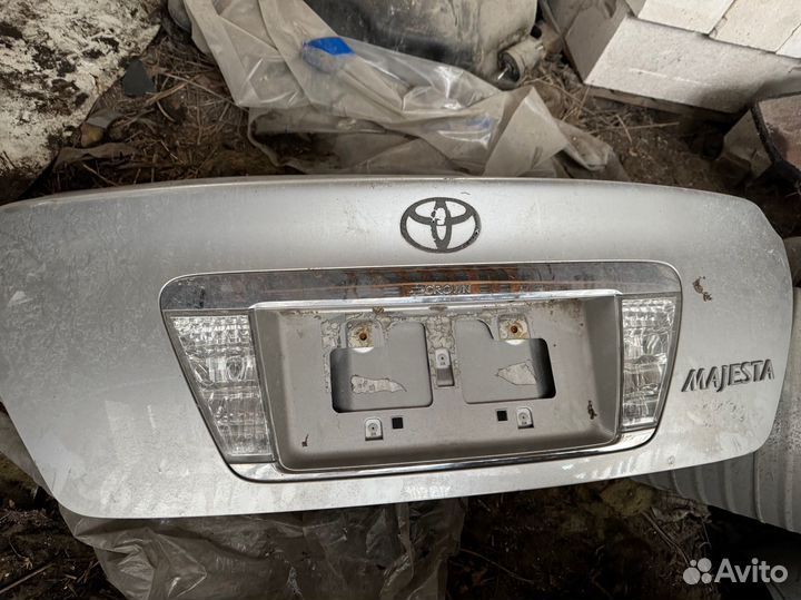 Крышка багажника crown majesta