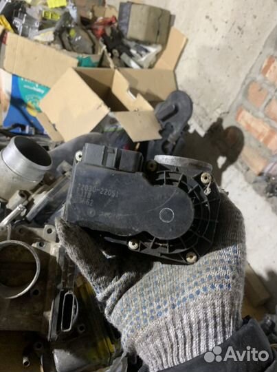 Заслонка дроссельная Тойота Авенсис